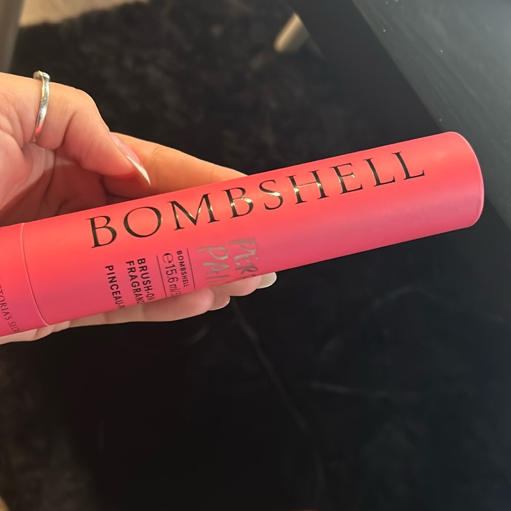 Bombshell paint on perfume